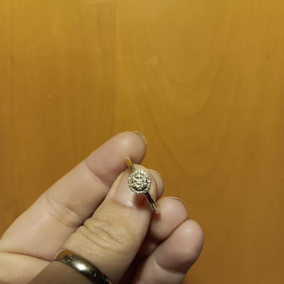 Elegant Gold and Silver Ring - Picture 3 of 4